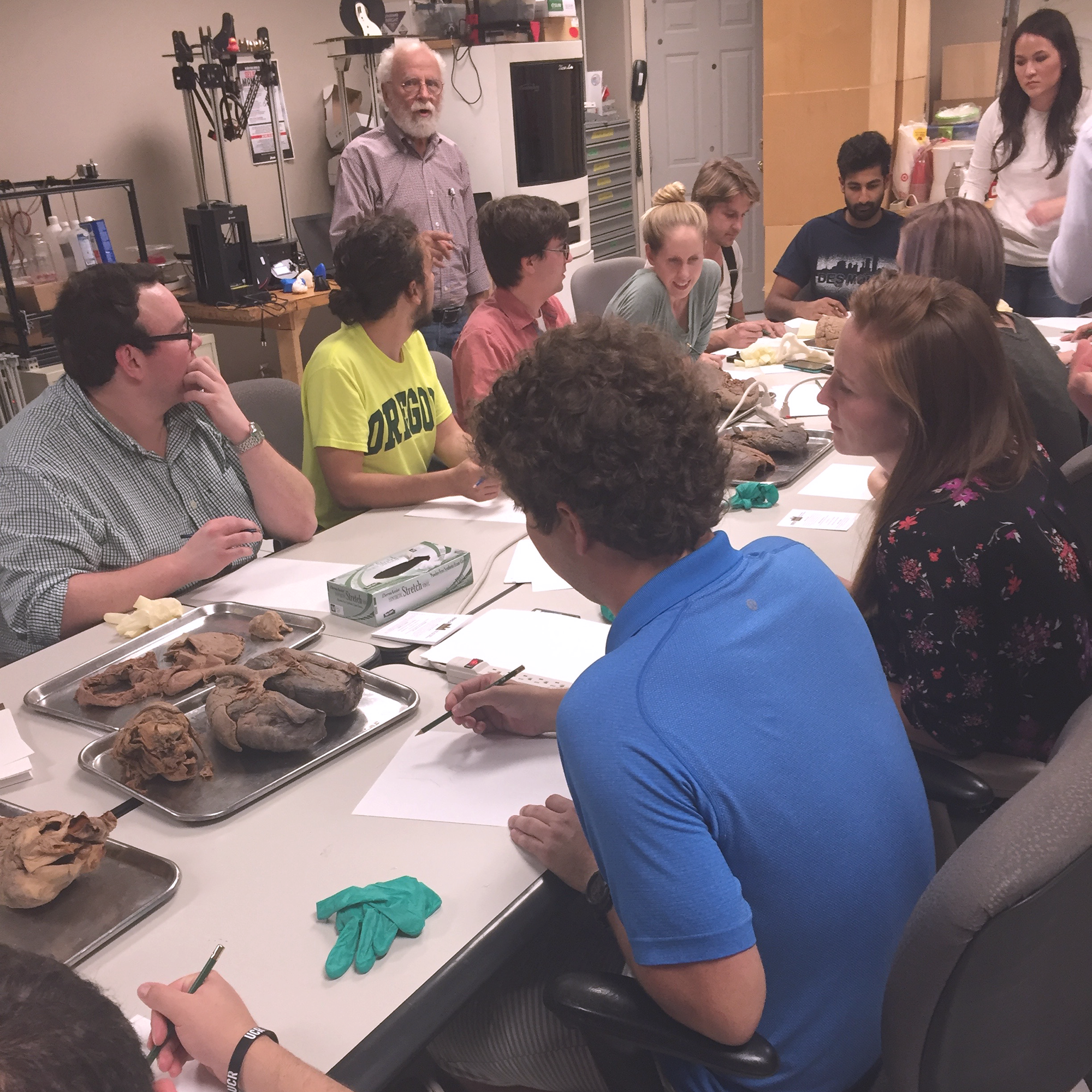 Dr. Hoff guided students through drawing exercises using the organs as the subject matter. Students began with quick studies and gradually worked up to longer 15 minute drawings.