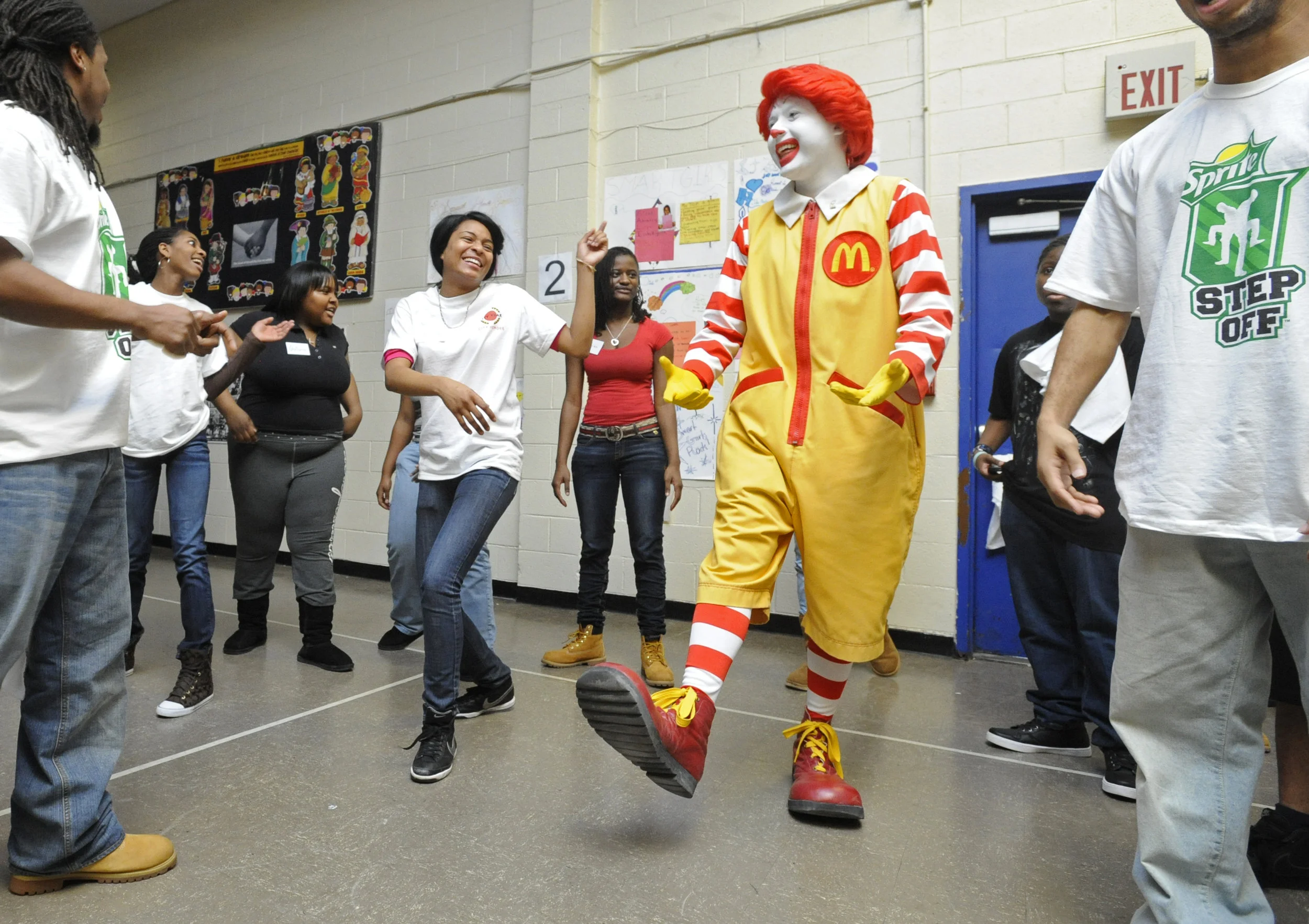  Ronald McDonald gets some stepping tips at the Sprite Step Off event. 