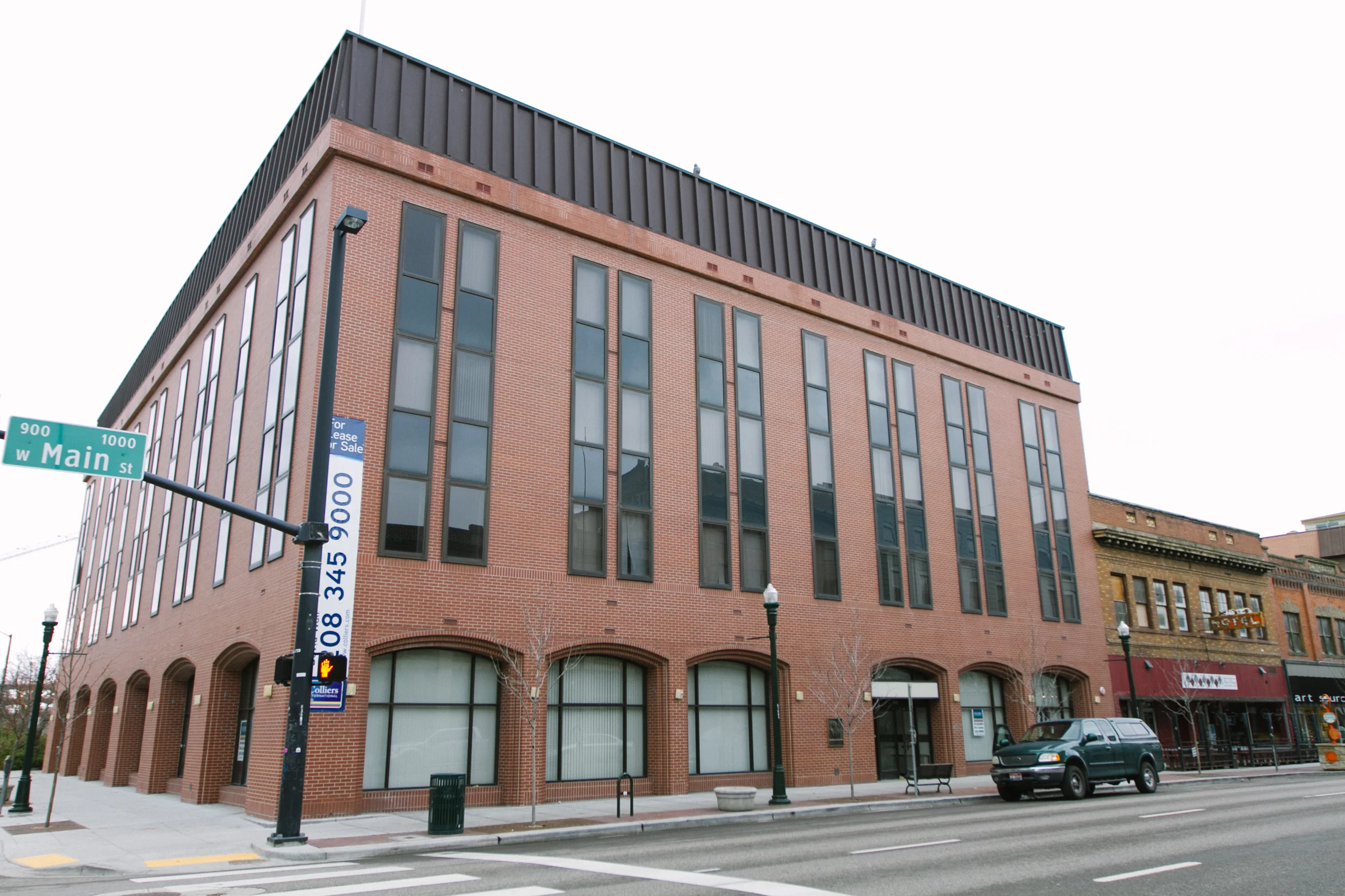 The building at 10th and Main has been vacant for five years. Prior to that, it housed offices. Photo by Glenn Landberg. 