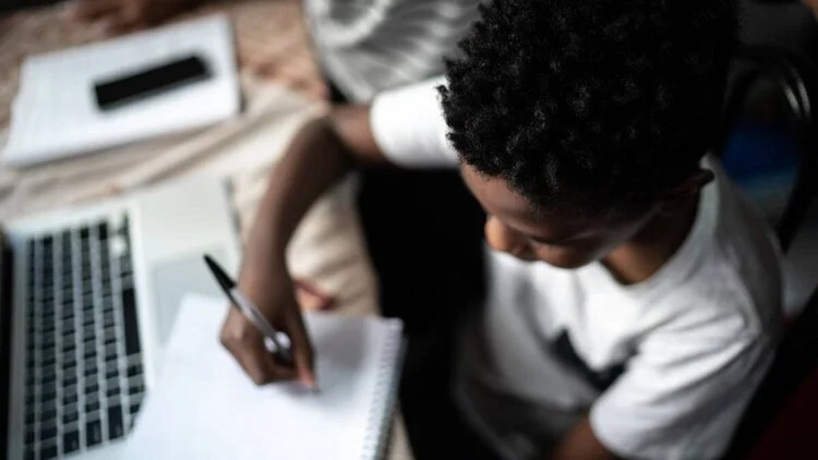 O ensino remoto continua em 2021?