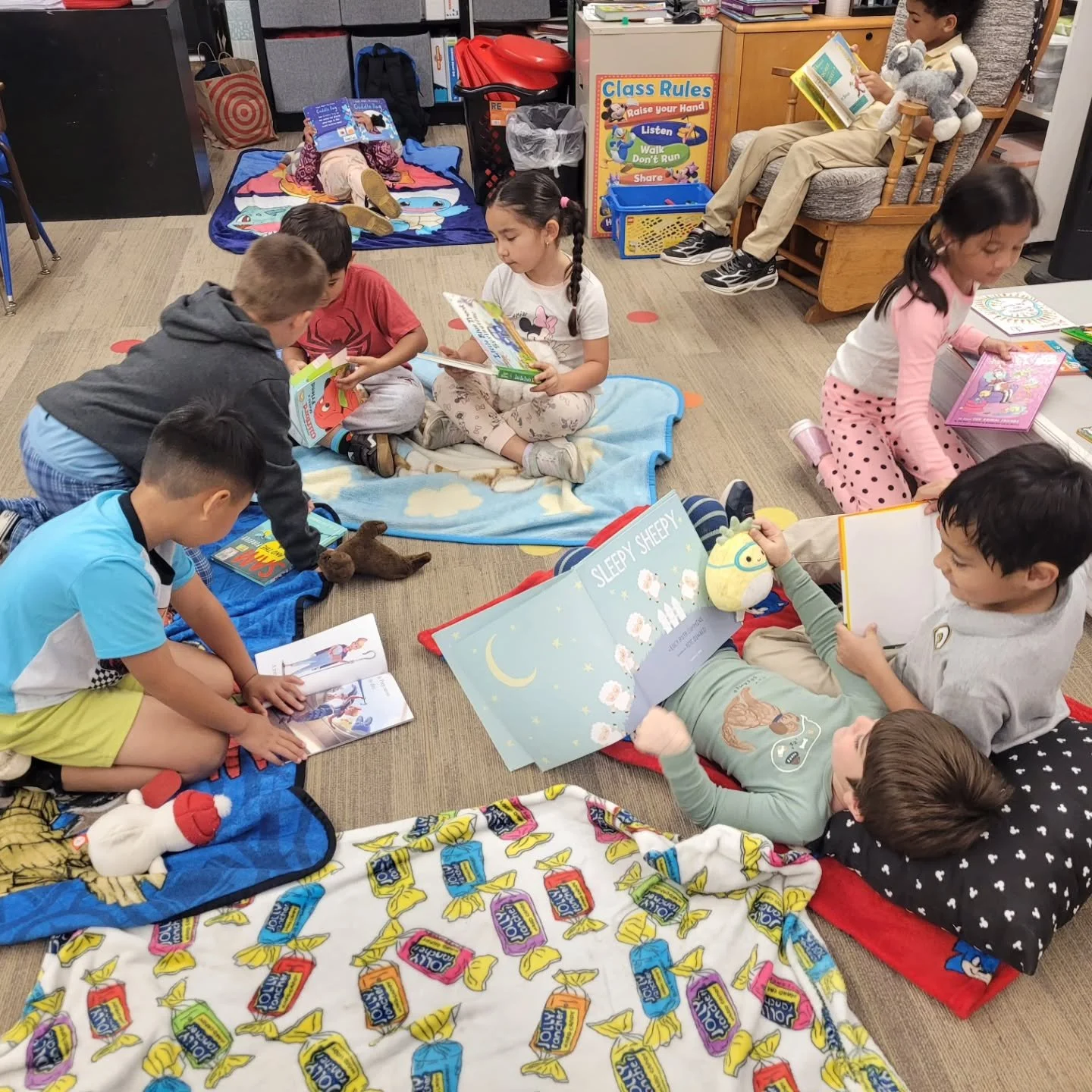 Read Across America with Kindergarten📚

#kindergarten #privateschool #pajamaday #readmorebooks