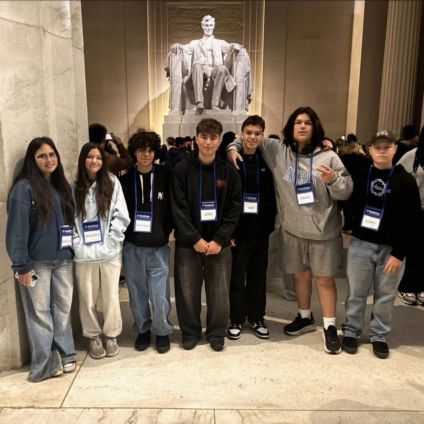 Some moments from our 8th Graders Historical Studies Tour!! 🇺🇸 
(swipe to see worship time at the Lincoln Memorial)