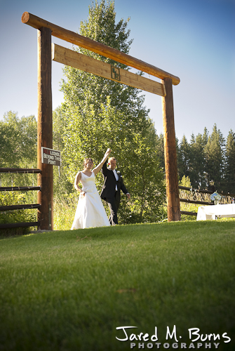 Mountain Springs Lodge Leavenworth Wedding Photographer - Grand enterance