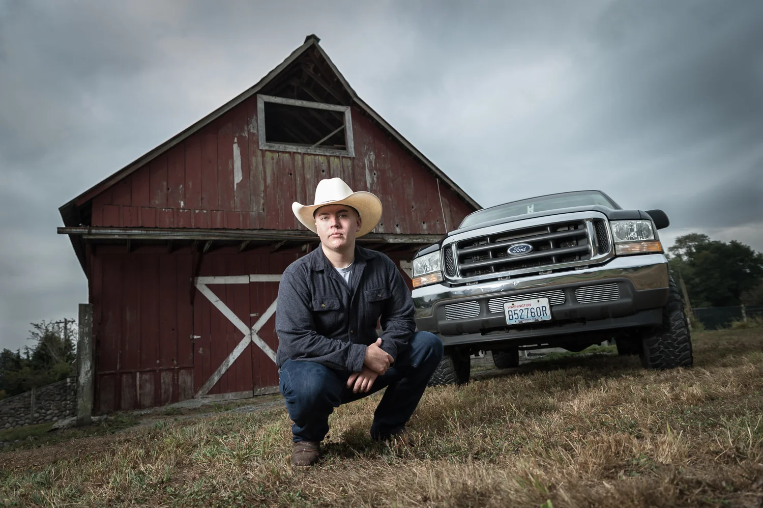 Country Senior Picture Ideas For Guys