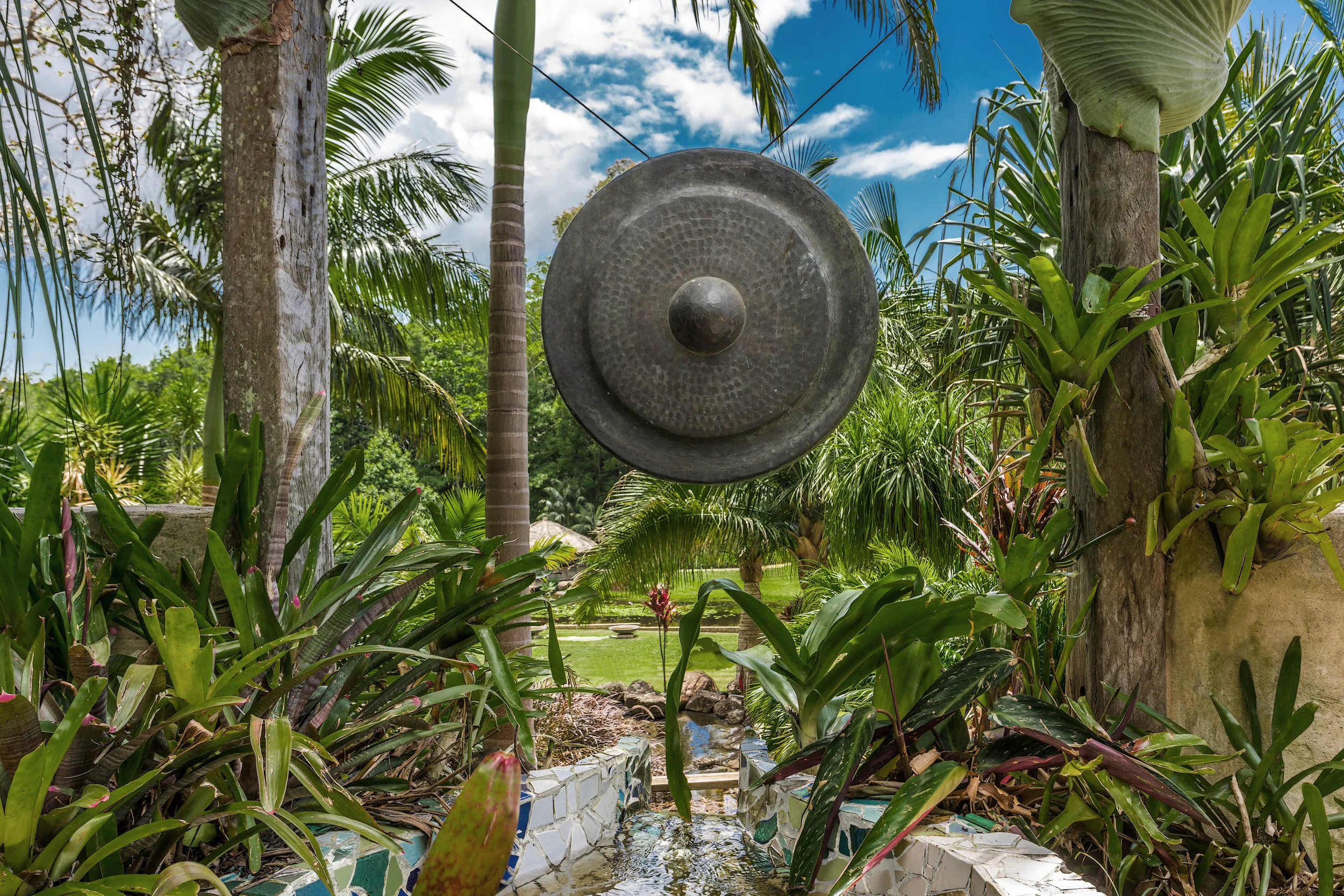 VILLA gong.jpg