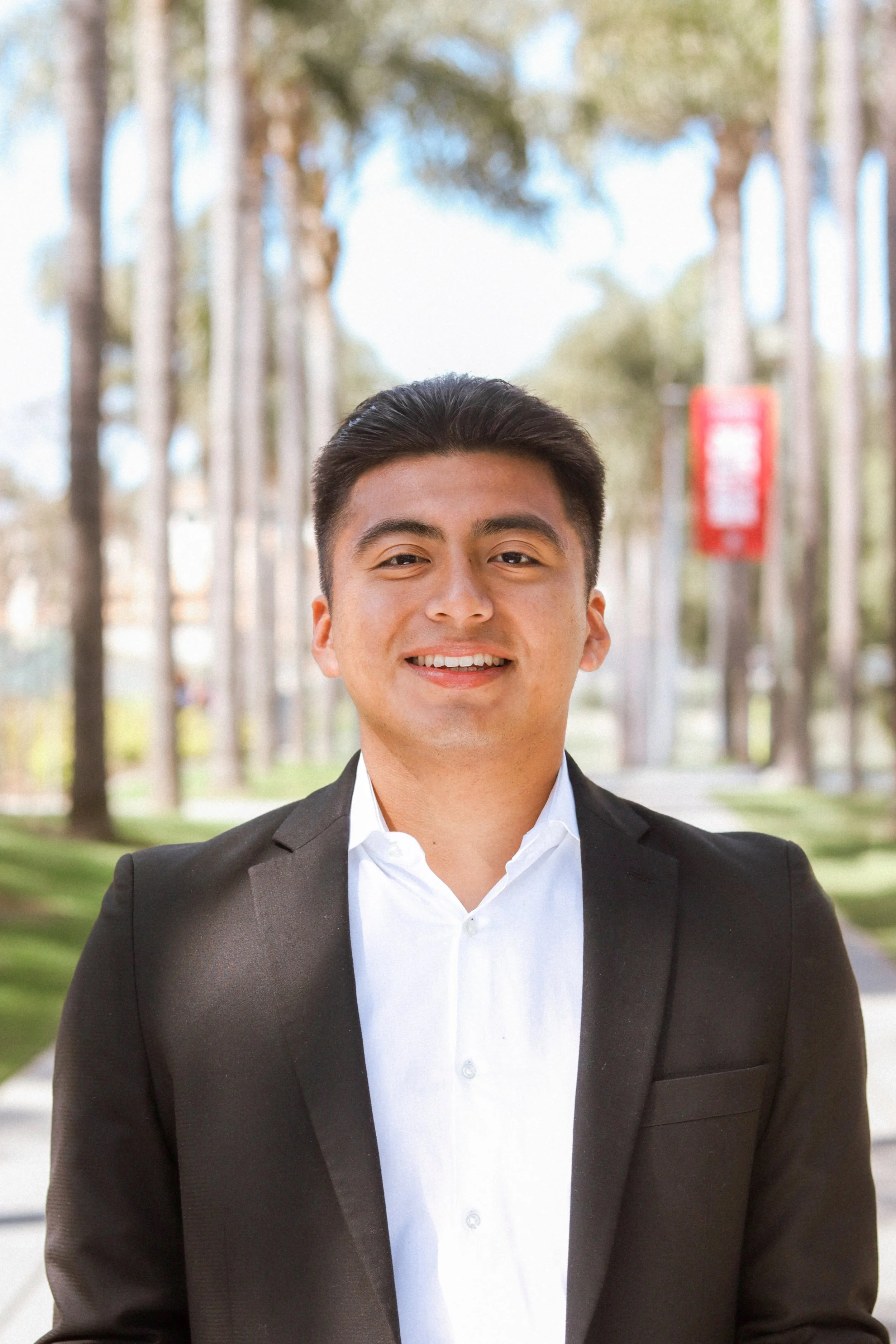 Yahir Lopez | Finance & Marketing
