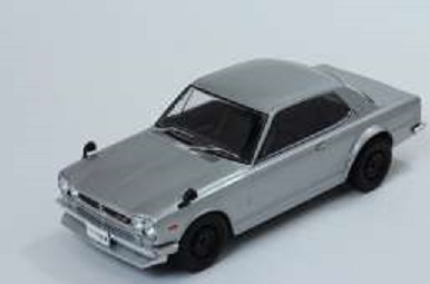 T9-1800180 Nissan Skyline GT-R KPGC10, zilver, Triple9
