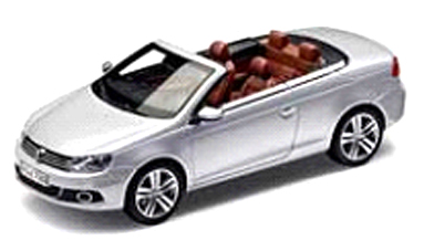 1Q1099300A7W VW Eos 2011, zilver, Kyosho