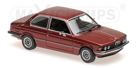 940025471 BMW 323i 1975, rood met., Minichamps/Maxichamps