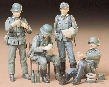 35129 German Soldiers At Rest, Tamiya