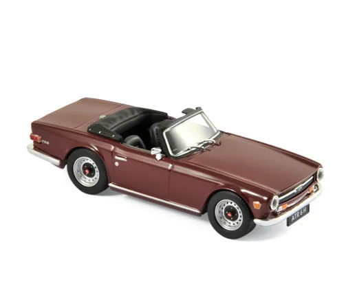 350092 Triumph TR6 1970, Damsonrood, Norev