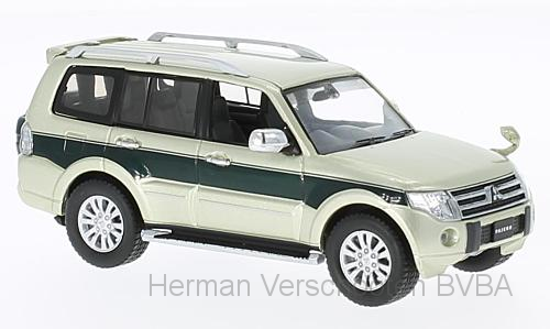 F43-076 Mitsubishi Pajero 4WD 2010, beige/diepgroen, First 1:43 Models