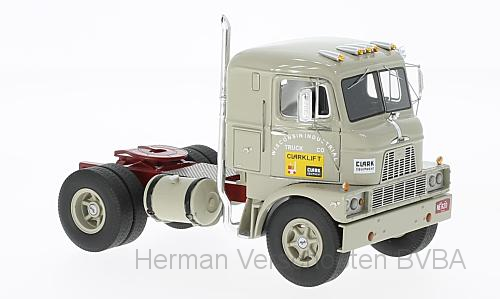 96820 Mack H-67 COE, lichtgrijs, Neoscale Models