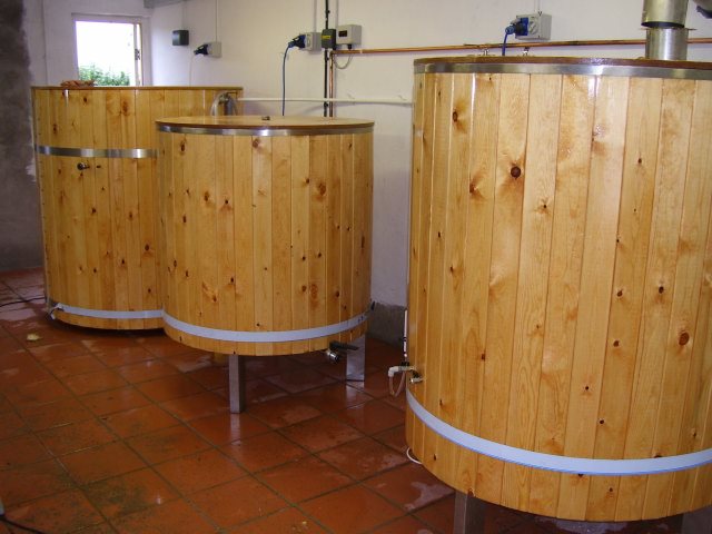 The 1,000 litre brewing kit we plan to buy with crowdfunding pledges