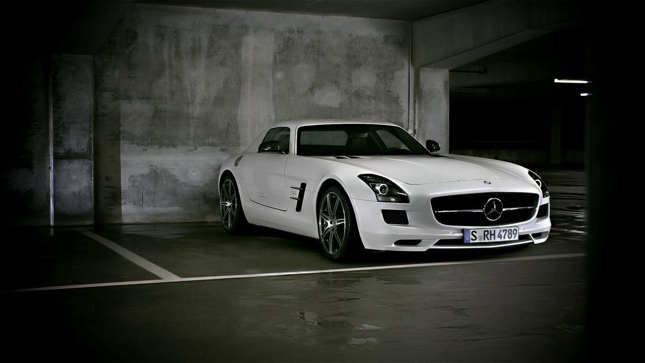 Mercedes-Benz SLS. Aus der Serie "Dreamcars", einer internationalen Dachmarken-Kampagne. Konzept und Text von Bernd Müller, produziert von Goodfilm/Stuttgart.