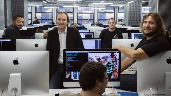 Xavier Niel en las instalaciones de École 42 / Martin Bureau, AFP. 