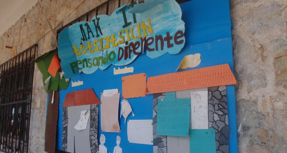 Mural en la escuela secundaria Tetsijtsilin / El País