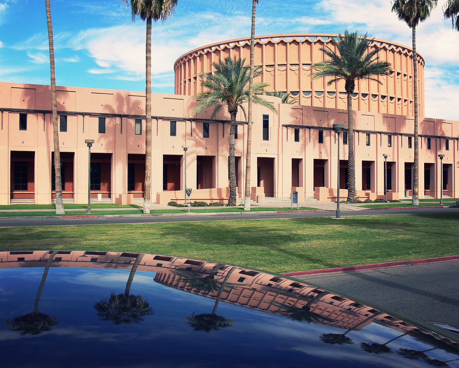 La Universidad Estatal de Arizona (ASU) - Campus Tempe, una universidad pública fundada en 1885, es la universidad más innovadora de los Estados Unidos de acuerdo a un ranking publicado por U.S. News & World Report.  - Foto: ASU Tempe por Wars / Wikimedia Commons.