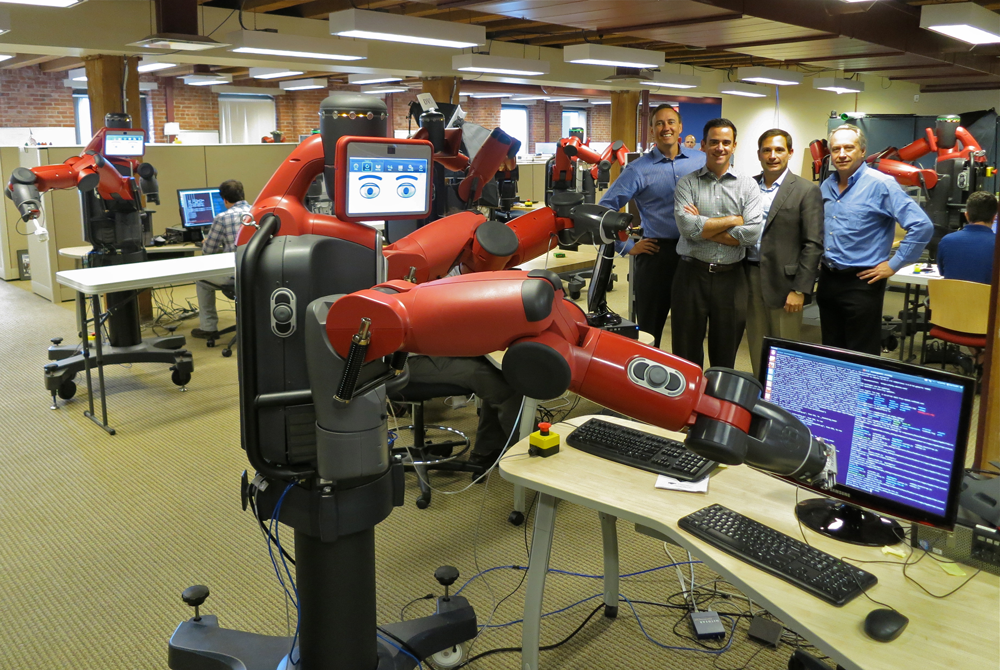 Robot escribiendo código. Automatización y el futuro del trabajo.