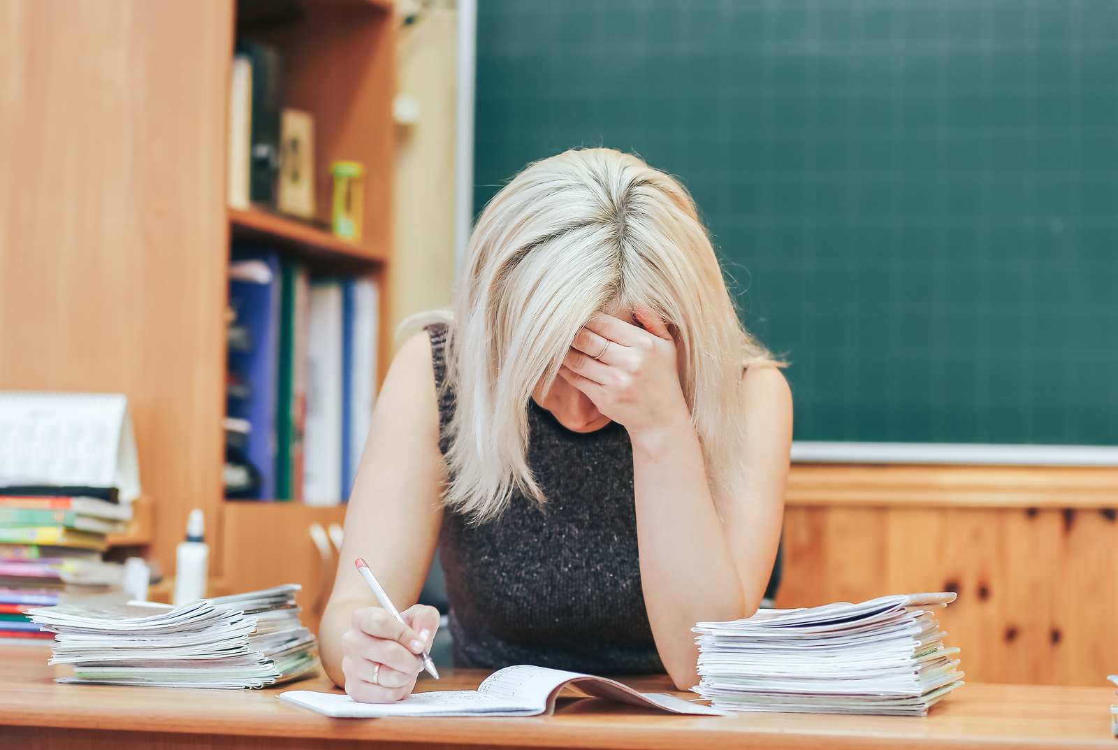 Frustración de profesor y mucha carga laboral