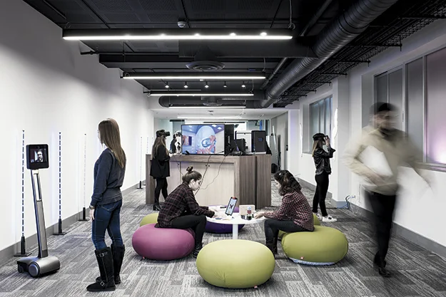 Alumnos del Tec de Monterrey en laboratorio Mostla de Realidad virtual y aumentada