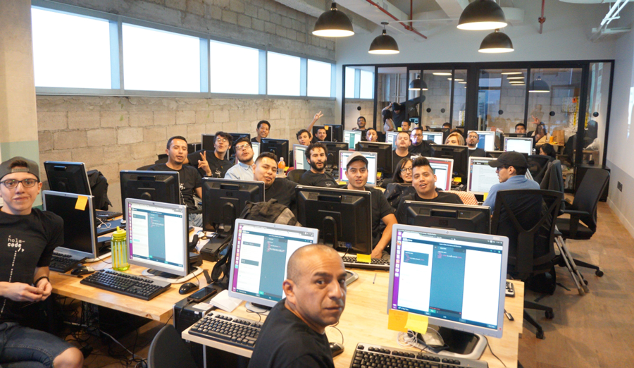 Bootcamp Hola Code para migrantes repatriados