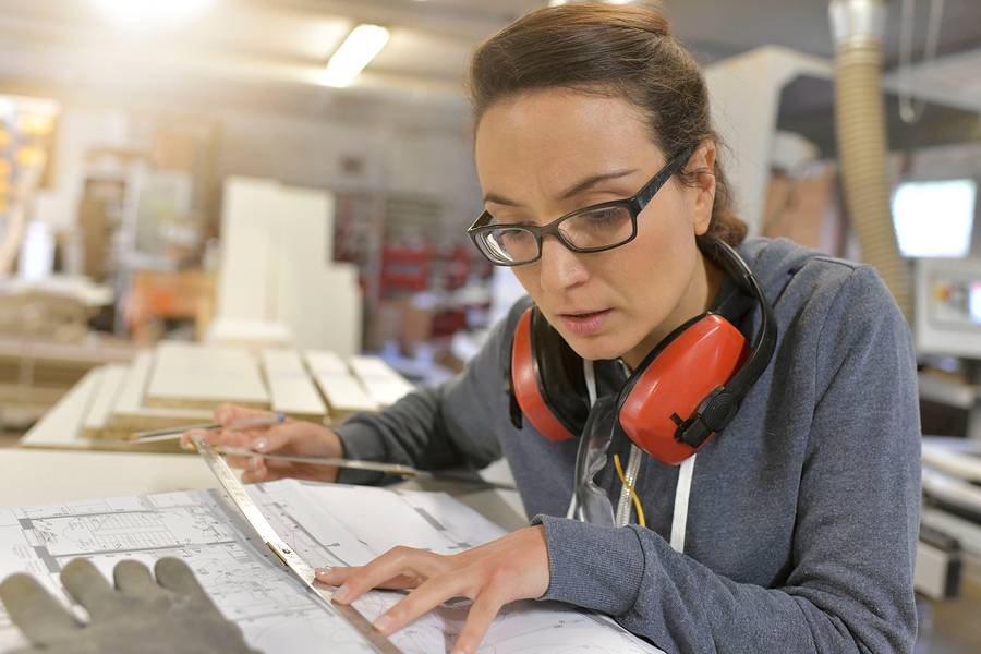 Mujer en su primer empleo