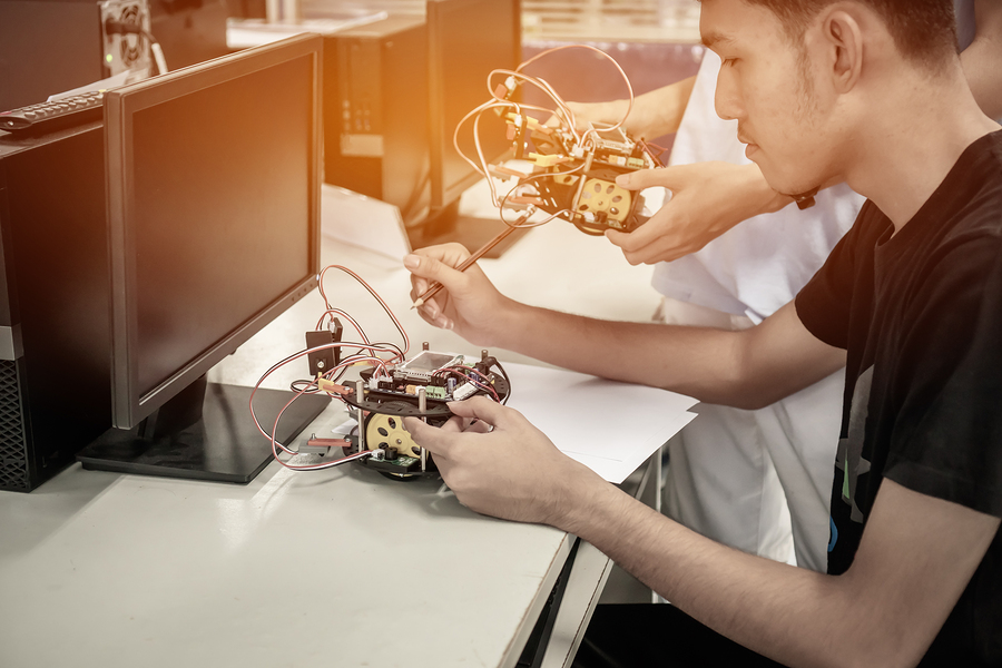 Una investigación identifica cinco brechas de talento en la enseñanza y aprendizaje de Matemáticas, Tecnología, Ciencia e Ingeniería; señala deficiencias en la instrucción de habilidades, preconcepciones erróneas y poca promoción de su estudio.   - Foto: Bigstock