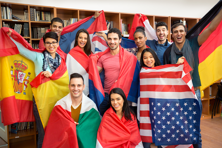 Emerson College y Paris College of Art, lanzaron una licenciatura que puede ser cursada en universidades de Estados Unidos, Francia y los Países Bajos. Este grado internacional es el primer paso hacia la eliminación de las fronteras entre instituciones educativas. - Imagen: Bigstock 