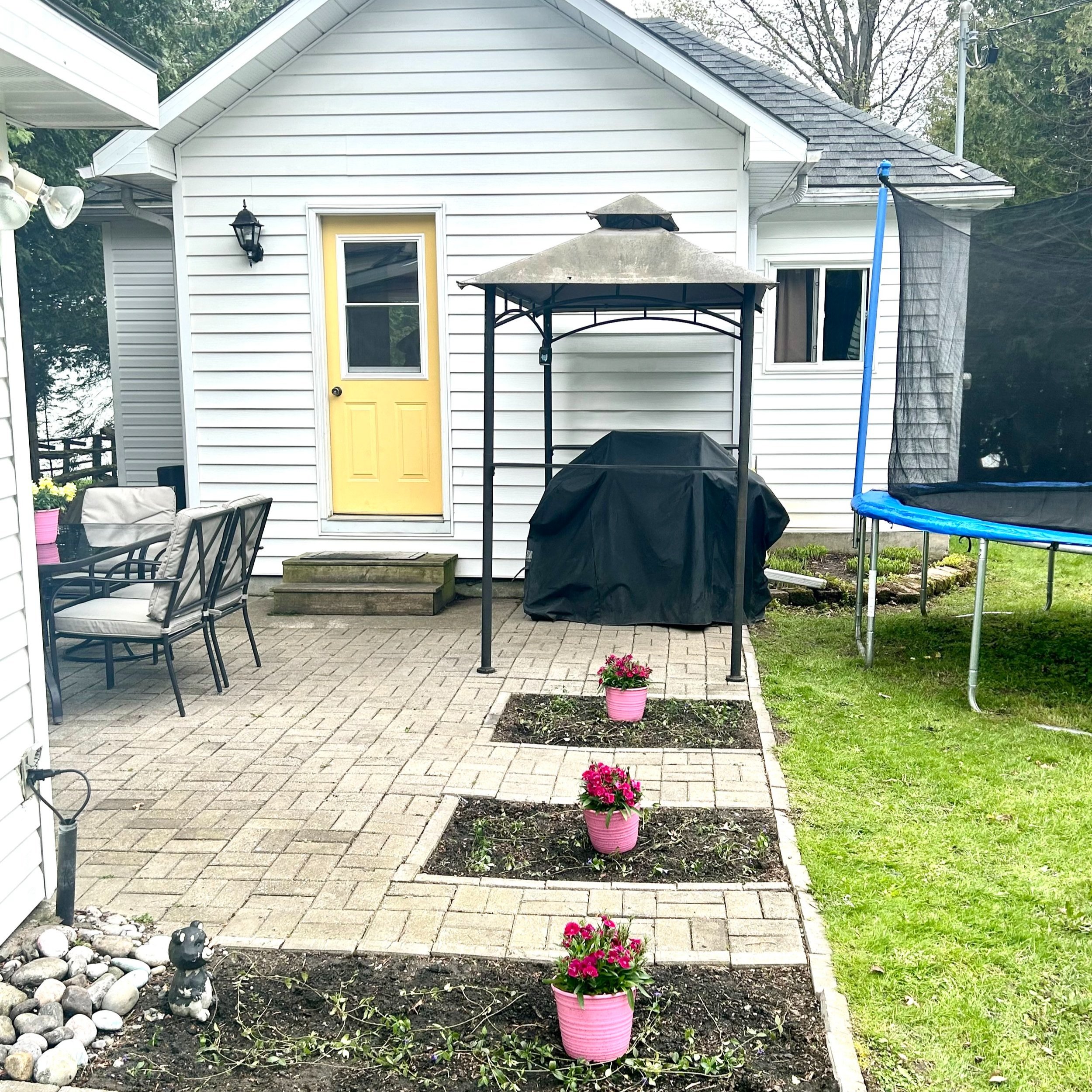 Bright and Welcoming Entry