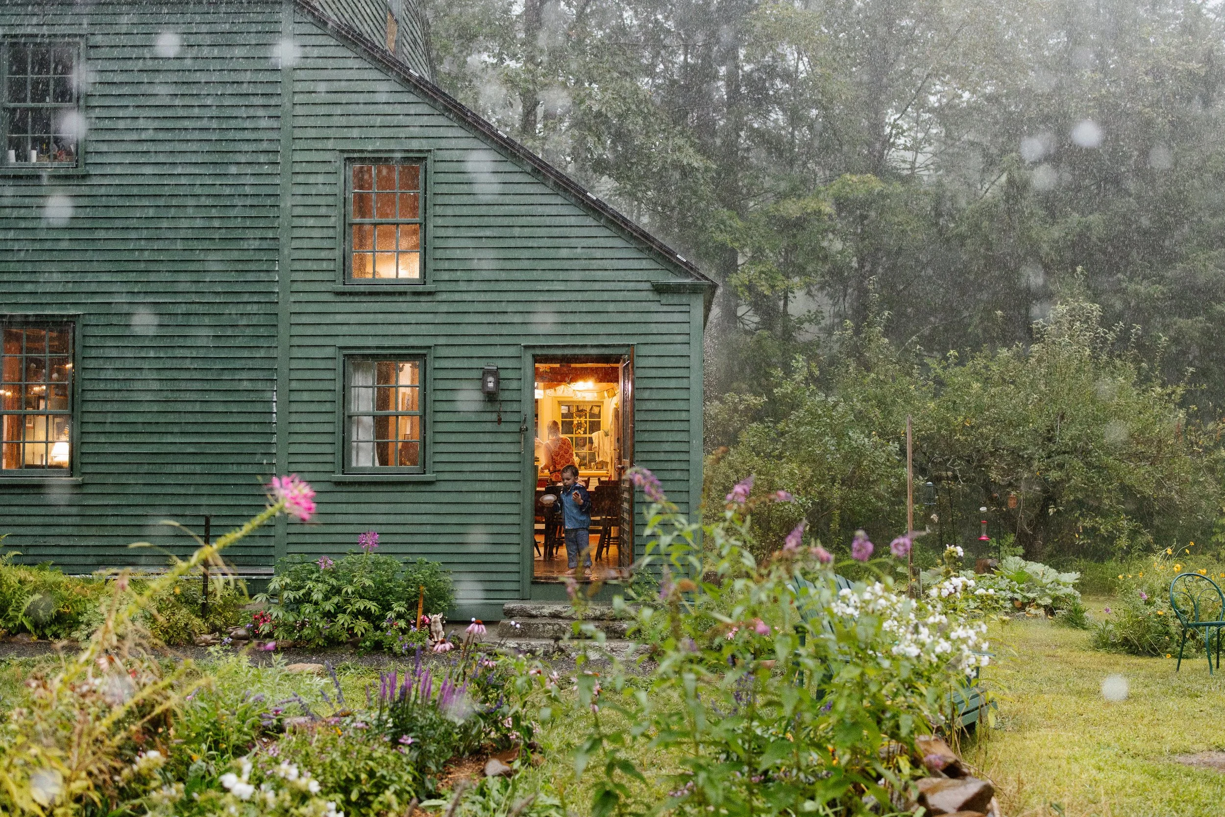 Rain pours during a backyard wedding in Maine. Photography by Sienna Renee Photography.
