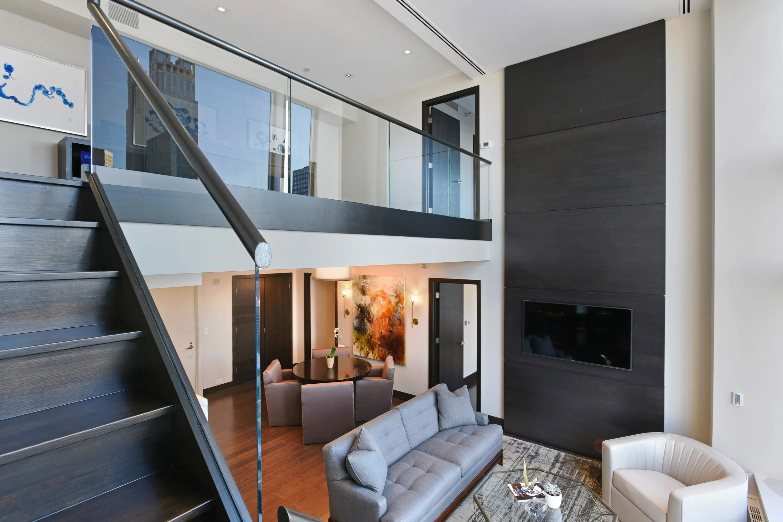 06_161EChicagoAve_Unit2401_10004_LivingRoom_HiRes.jpg