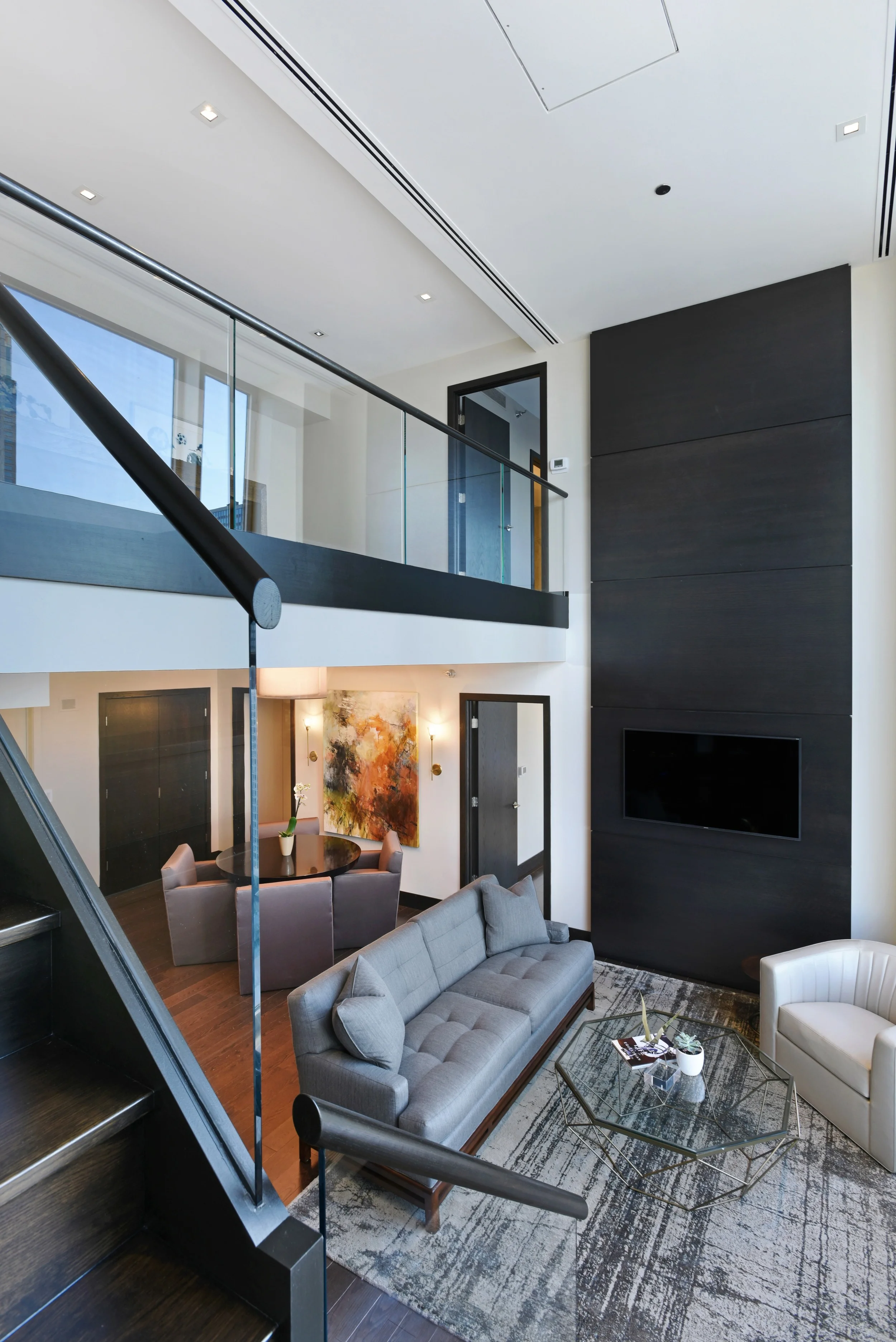07_161EChicagoAve_Unit2401_10005_LivingRoom_HiRes.jpg