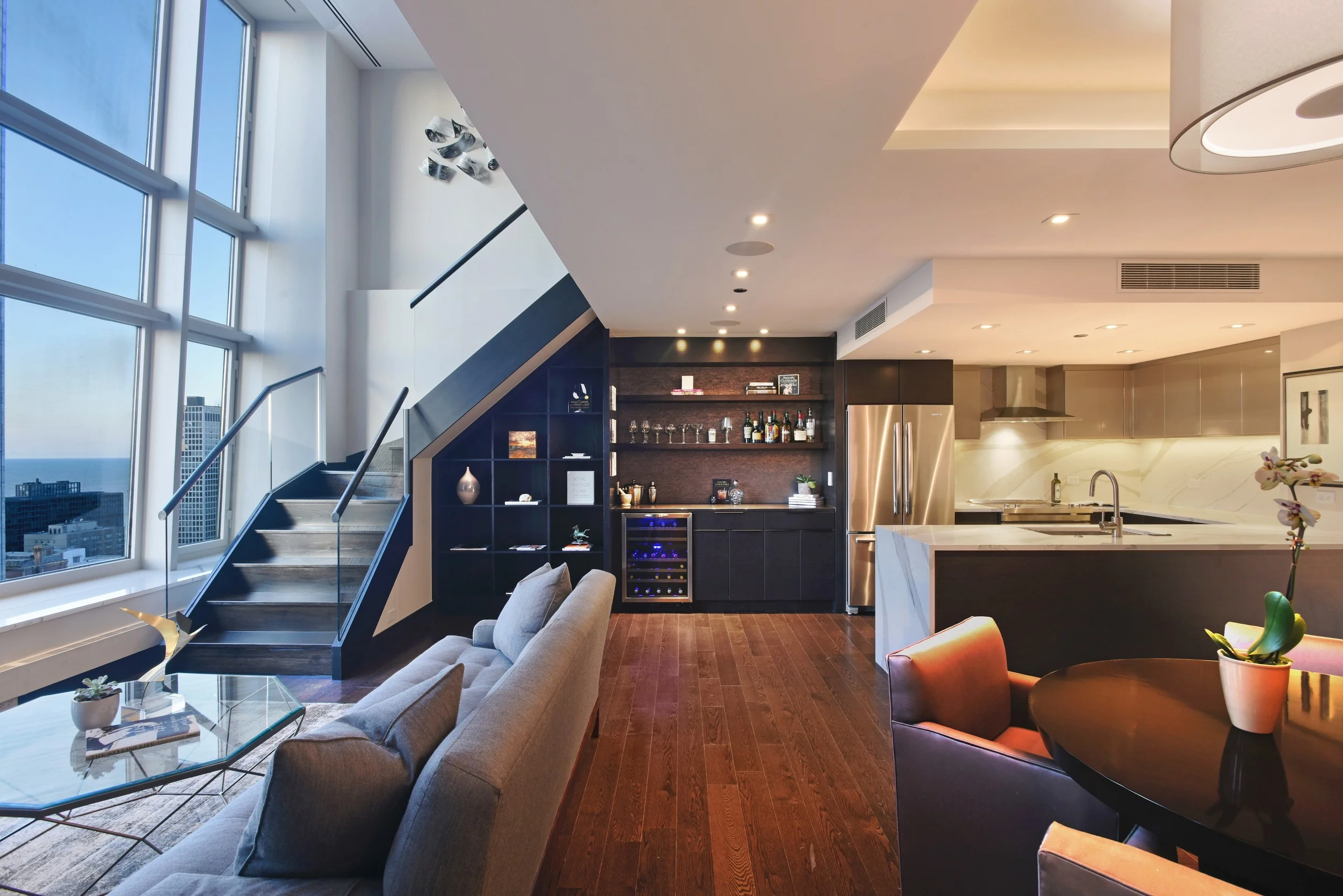 20_161EChicagoAve_Unit2401_67_Bar_HiRes.jpg