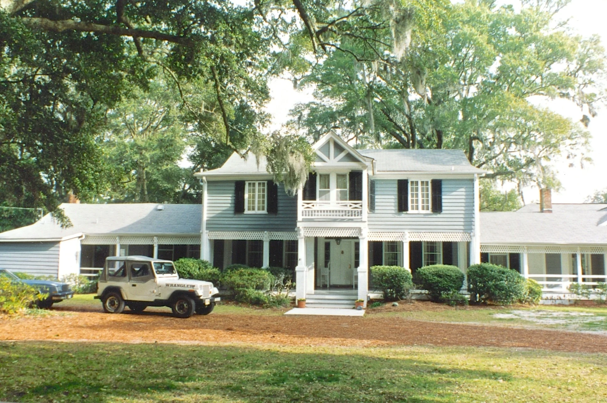 2-story structure dates to 1880