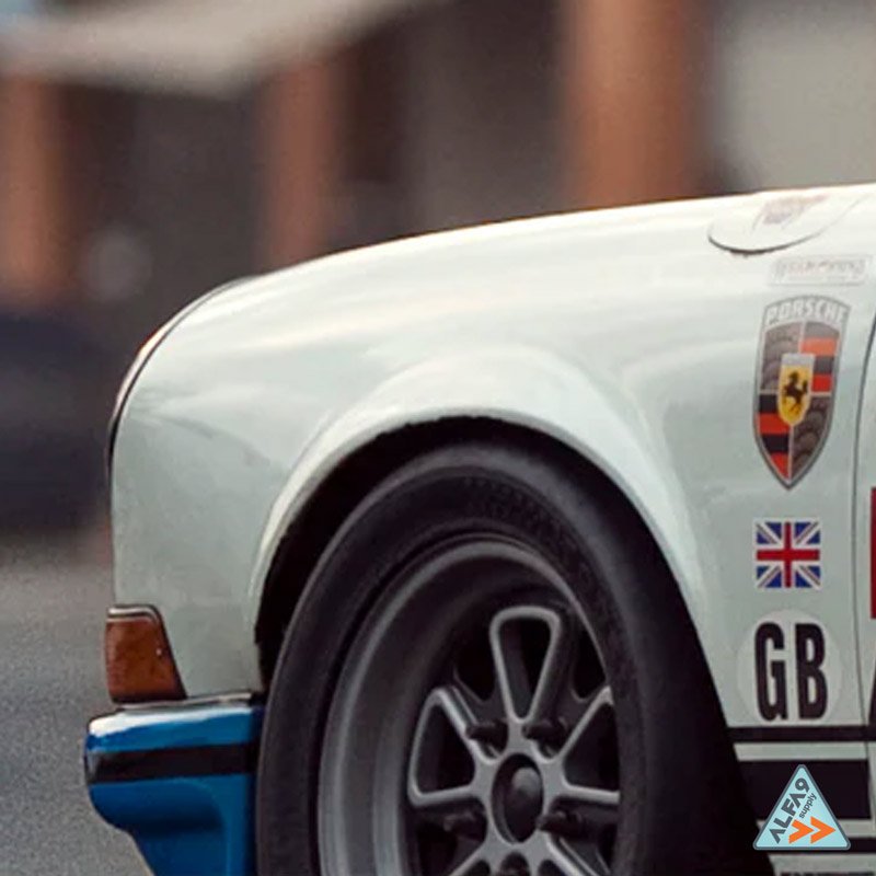 fifteen52_OUTLAW_001_Magnus_Walker.jpg