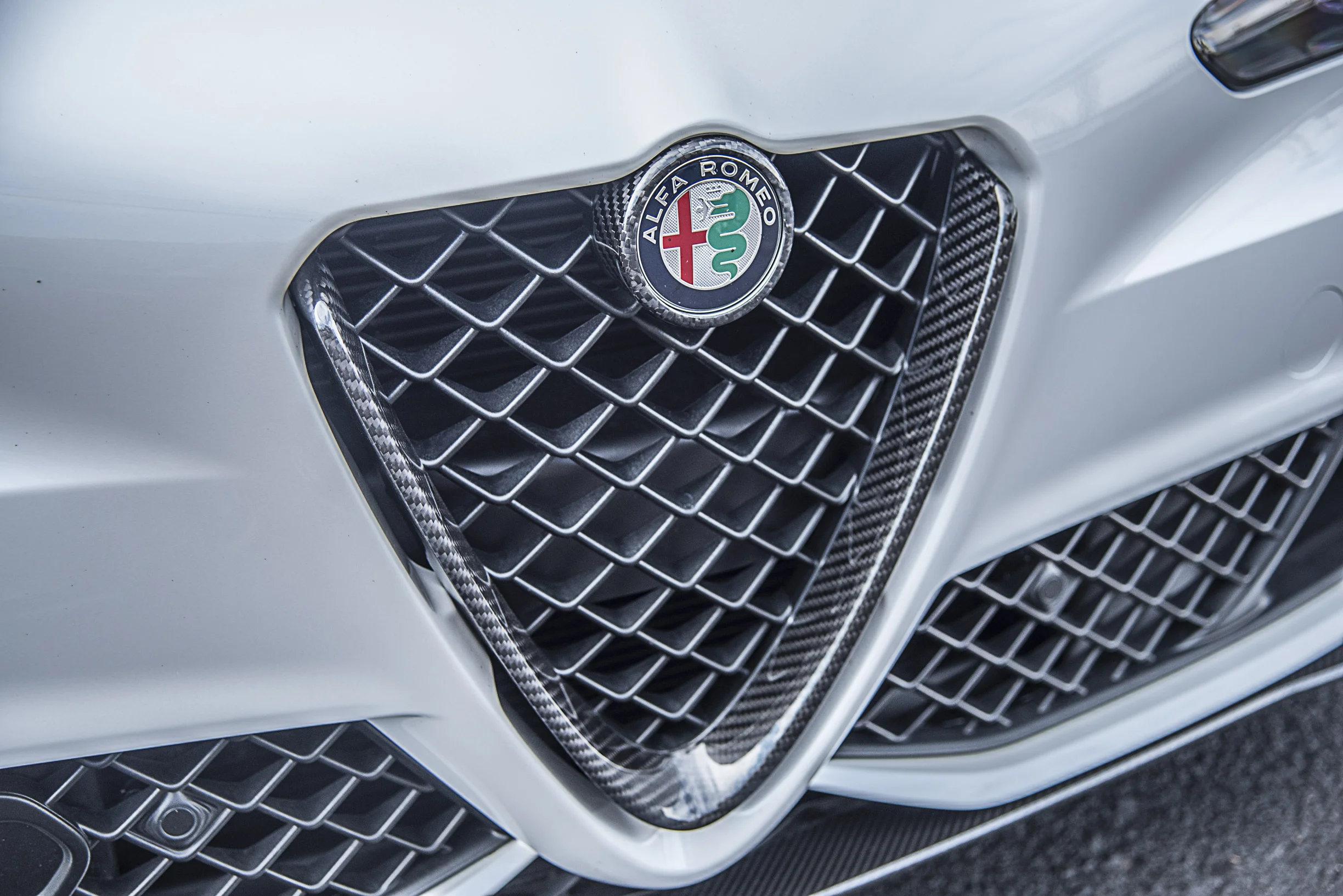 Alfa Giulia Carbon "V"