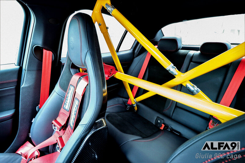 Giulia_Roll_Cage_Alfa9-Supply.jpg