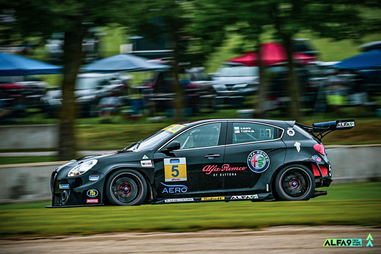 KMW_TMR_IMSA_Alfa_Romeo_Giulietta_TCR_ram_2_.jpg