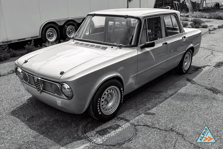 Alfa-Romeo-Giulia-Super-Maxilite-7x14-wheels.jpg