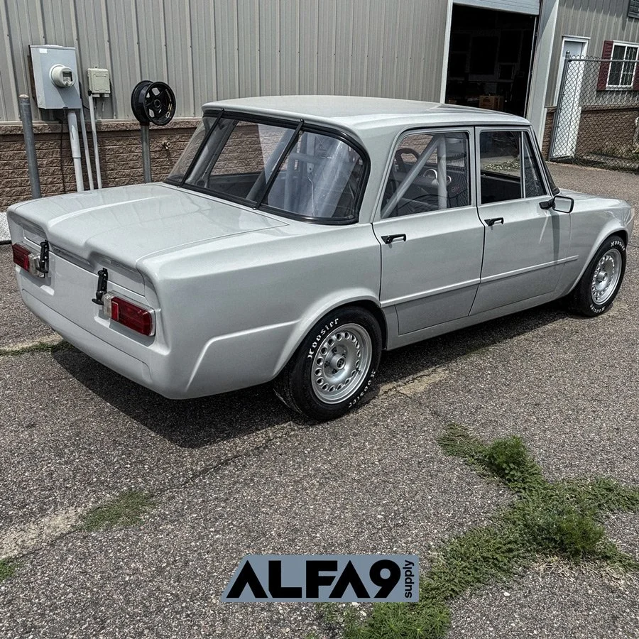 TR_Giulia_Historic_GFK_hood_deck_alfa9supply_sqr_02.jpg