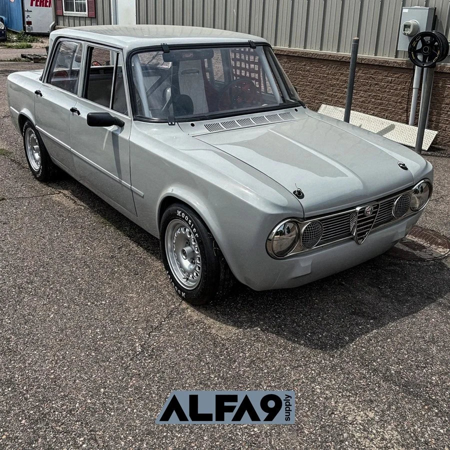 TR_Giulia_Historic_GFK_hood_deck_alfa9supply_sqr_01.jpg