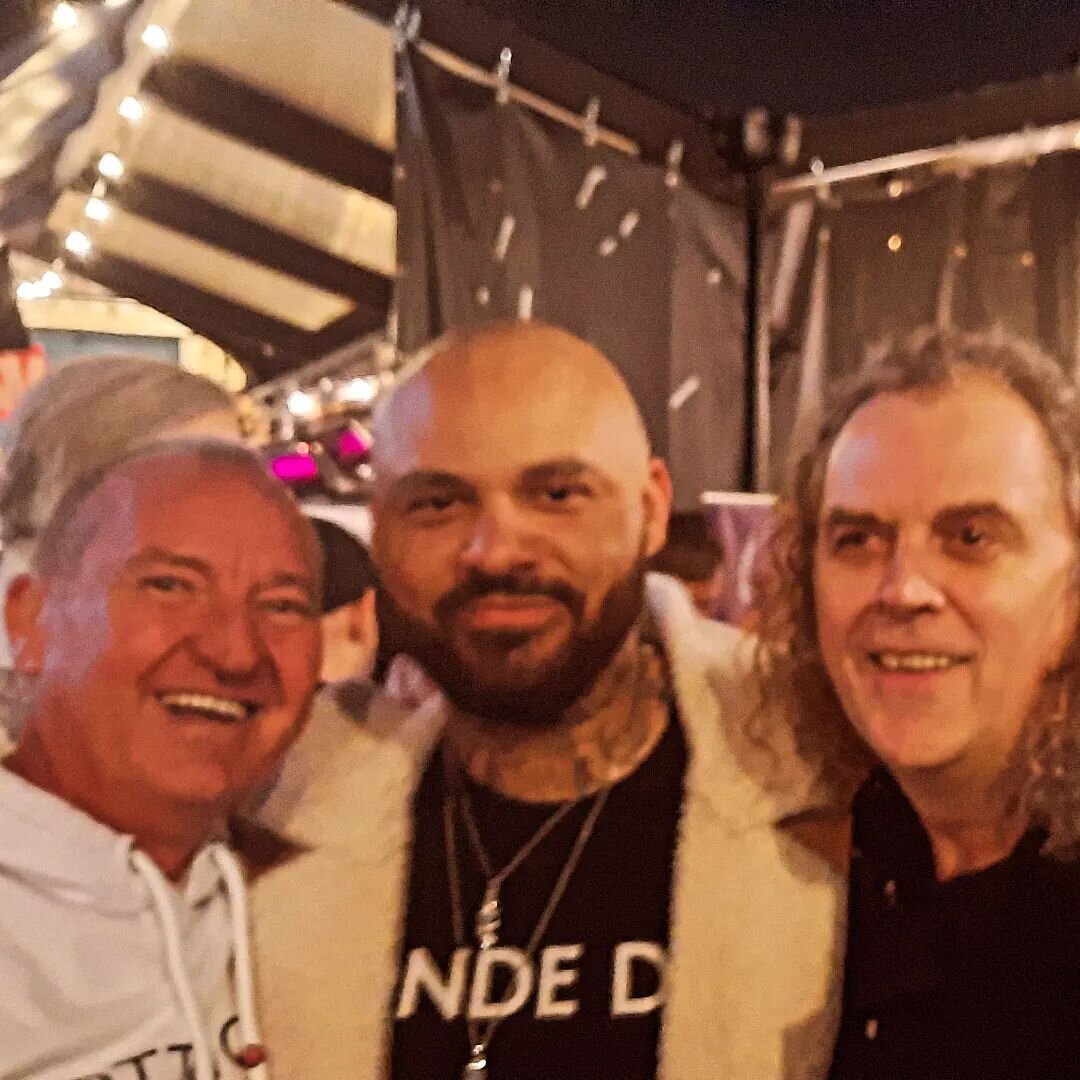 Lovely to meet big brother,s Dylan Tennant and @johnsaundersonmusic at his mighty networking night in London recently x