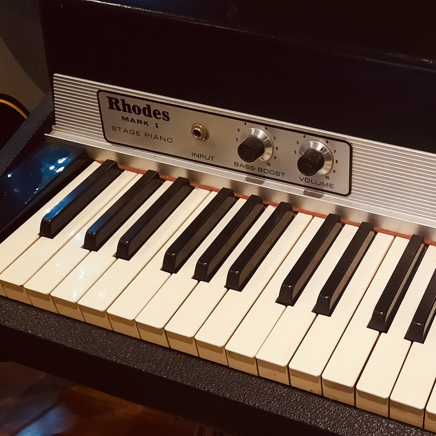 Thankfully this will never be replaced by a plug in ,, Fender Rhodes Mark 1 88 Key Stage Piano from 1972 
A thing of beauty