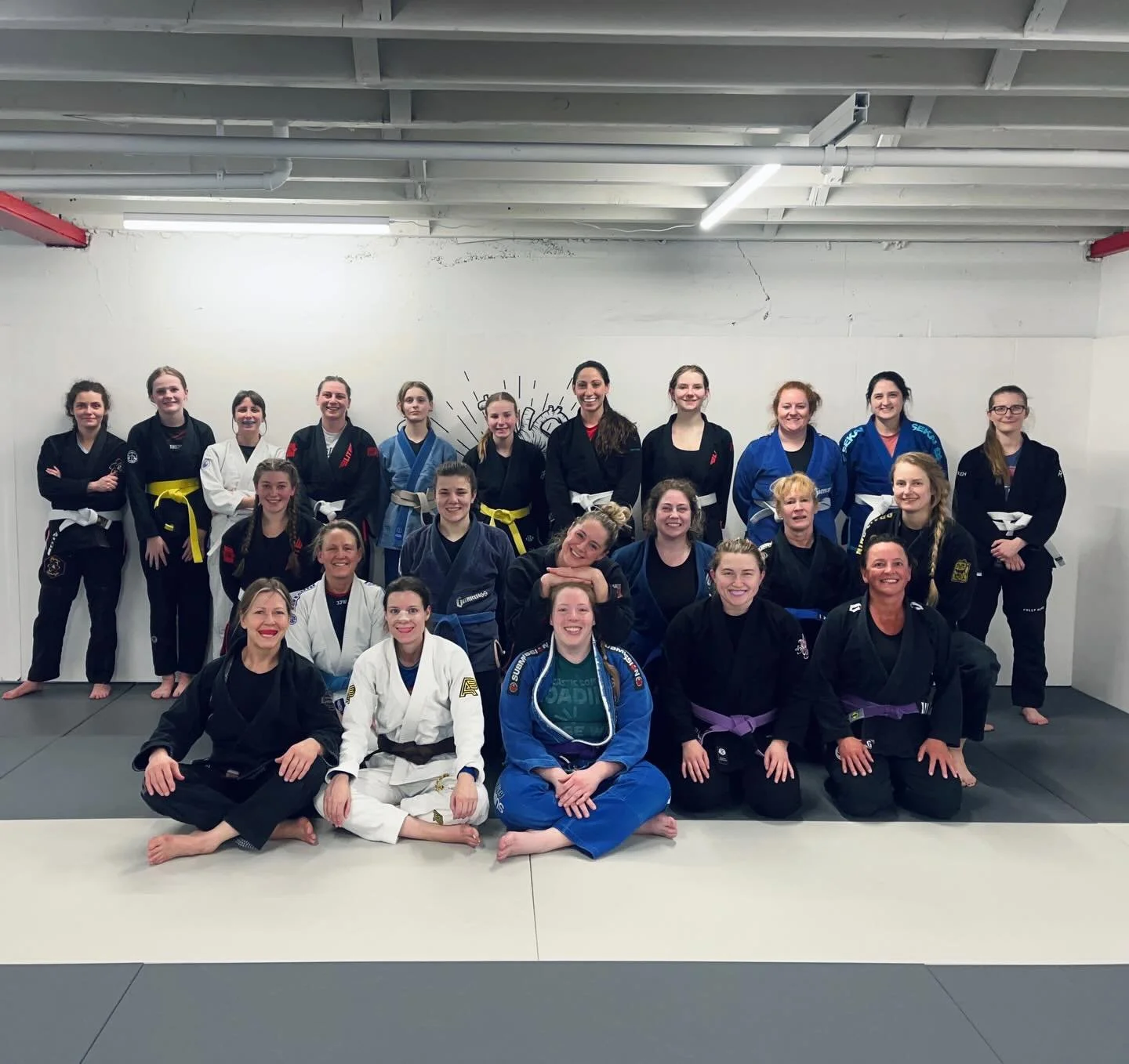 Hurricane&rsquo;s Women&rsquo;s Team has been on fire lately! @darlased brings the energy to every single session.
-
#bjj #jiujitsu #morewomenonthemats #cleveland