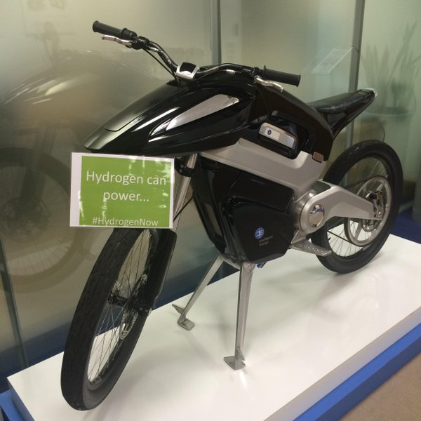 Intelligent Energy hydrogen powered motorcycle with Hydrogen sign