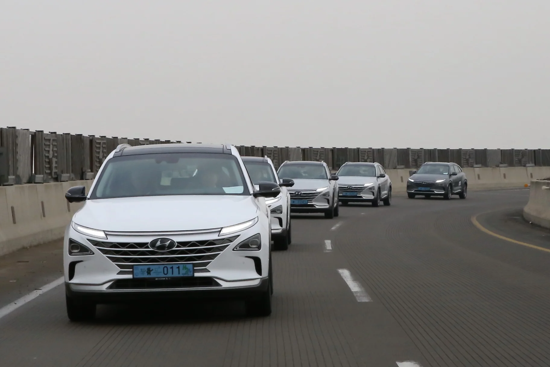 A fleet of zero-emission NEXO FCVs transports the trip delegation to Hyundai facilities in Seoul on February 9. Source: Hyundai Motor Group. 