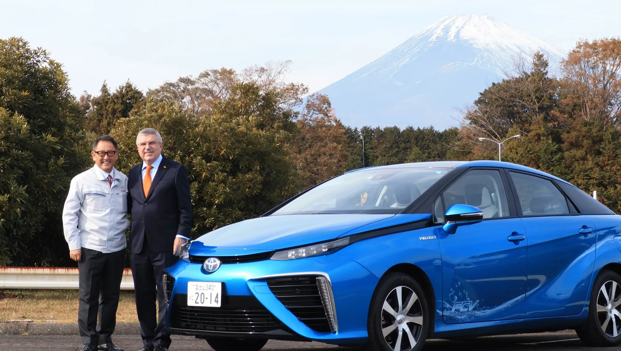 IOC President Bach with Toyota President Akio Toyoda met in November 2018 to discuss Toyota’s mobility innovations. Pictured next to Toyota’s Mirai FCV. Source IOC