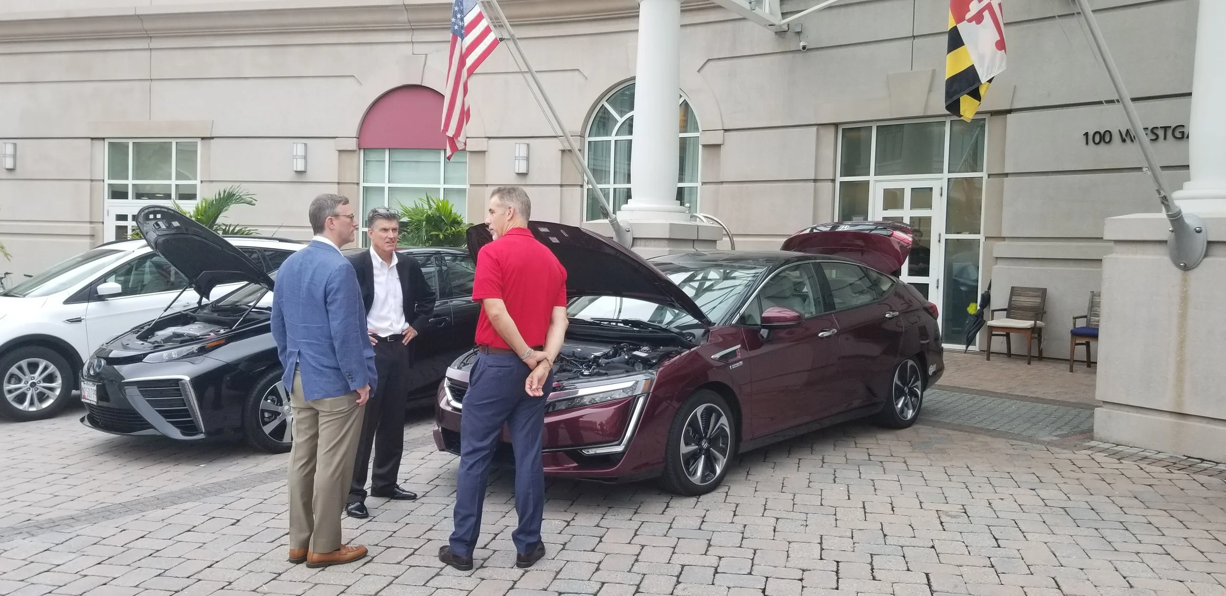 Toyota Mirai and Honda Clarity vehicles exhibited at the NASFM conference.