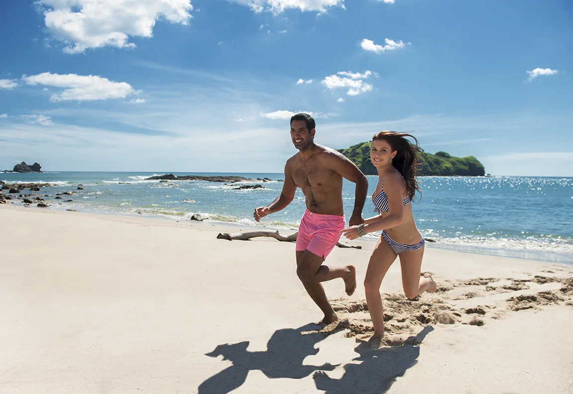 Mukul_LifestyleCoupleBeach2Web.jpg
